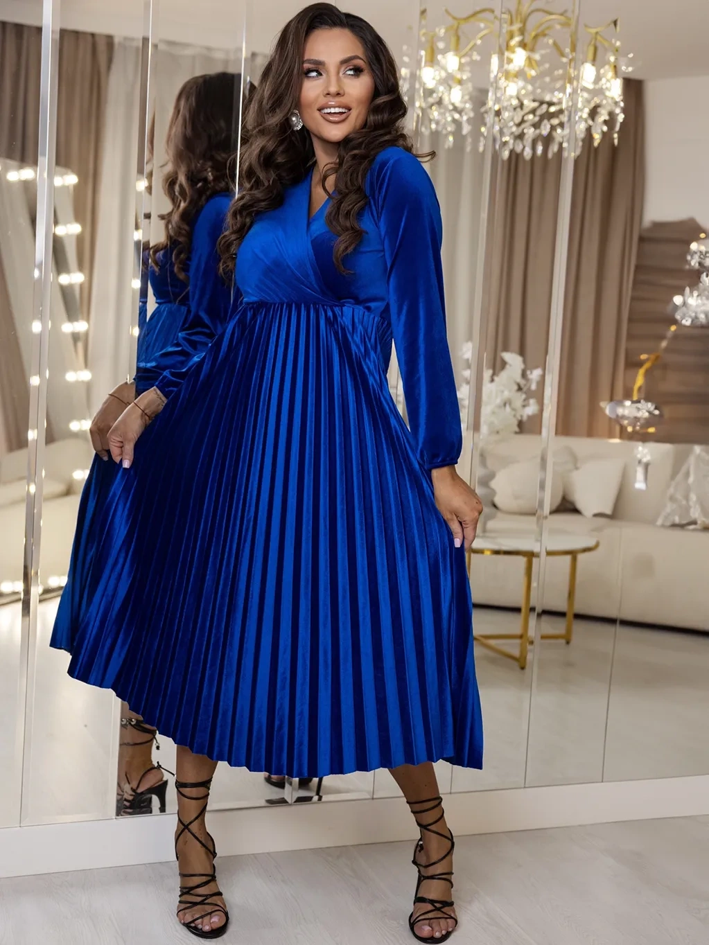 Welurowa plisowana sukienka midi Nina